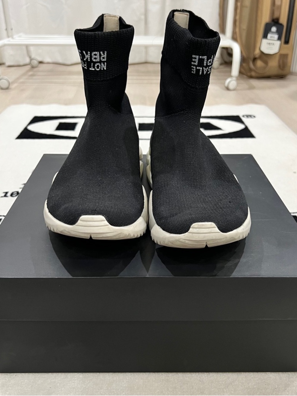 Limited Edition Reebok Sock Run R "Not For Resale" Print Sneakers. - Picture 3 of 6